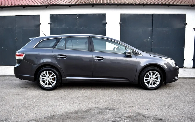 Toyota Avensis cena 35900 przebieg: 187677, rok produkcji 2011 z Elbląg małe 781